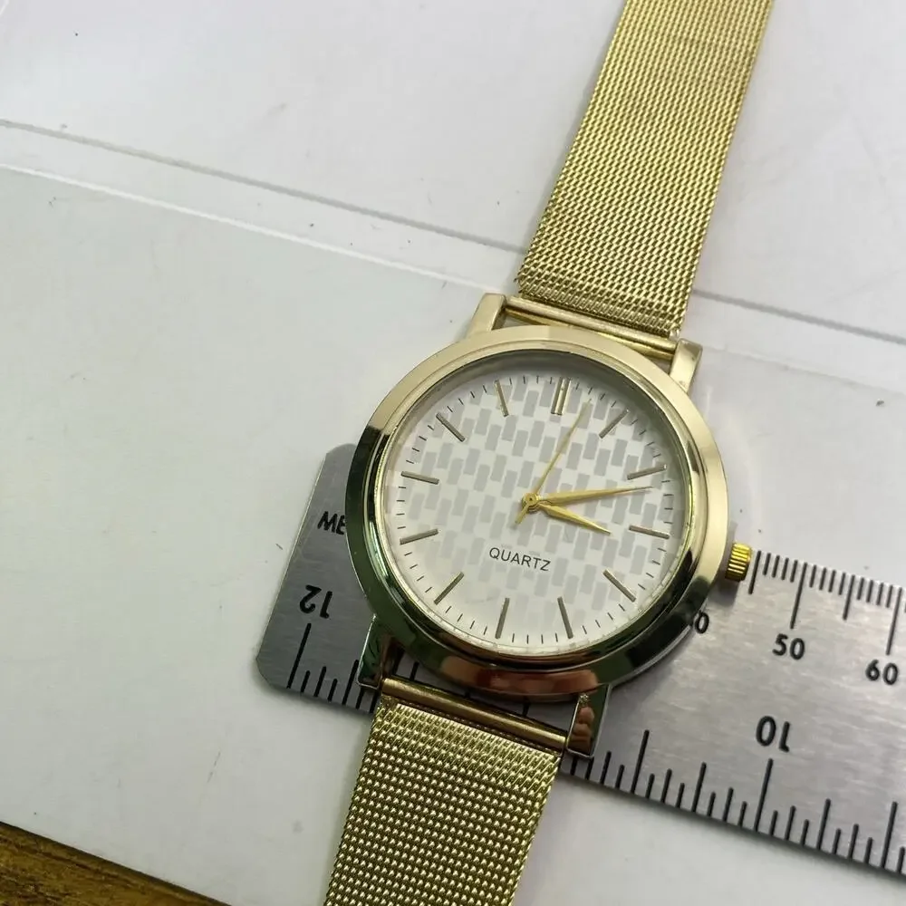 Unisex Gold Tone Quartz Fashion Watch New New Battery
